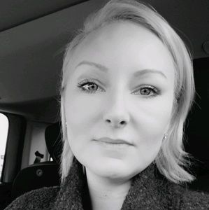 Meet your Posher, Crystal